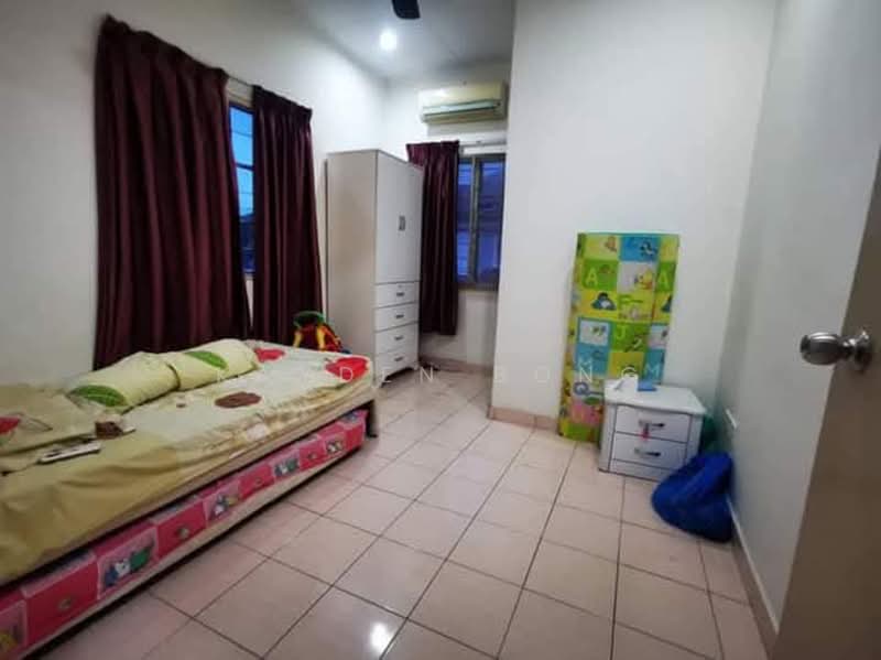Rumah Teres 2 Tingkat untuk Dijual di Taman Putra Prima (Puchong) - Kayden Bong - Bedroom - PropertyGuru.com.my