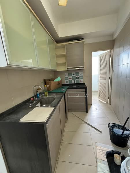 Service Residence for Rent at Tiara Mutiara / The Crown - Gin Low - Kitchen - PropertyGuru.com.my