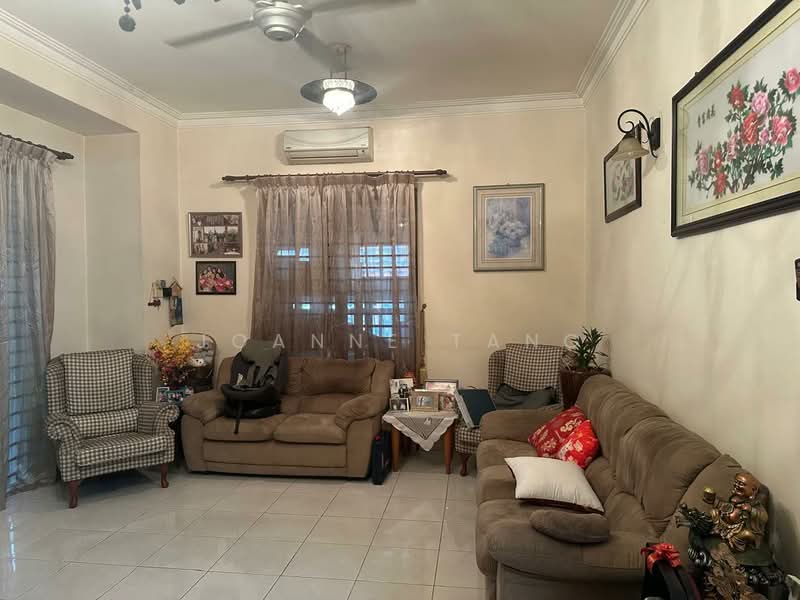 Rumah Teres untuk Dijual di Alam Damai (Cheras) - Joanne Tang - Living Room - PropertyGuru.com.my
