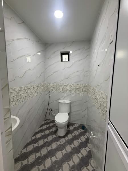 1-storey Terraced House for Sale in Taman Puteri Wangsa (Ulu Tiram) - Wil Mong - Bathroom - PropertyGuru.com.my