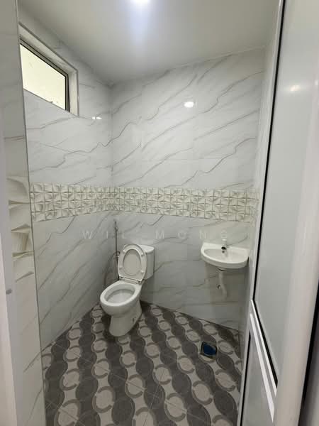 1-storey Terraced House for Sale in Taman Puteri Wangsa (Ulu Tiram) - Wil Mong - Bathroom - PropertyGuru.com.my