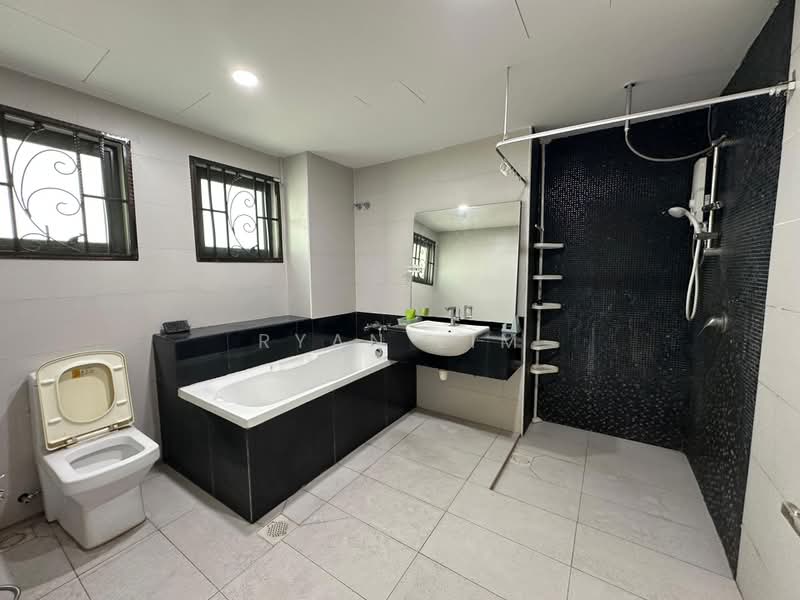 Semi-Detached House for Sale in Cheras (Kuala Lumpur) - Ryan Lim - Master Bathroom - PropertyGuru.com.my