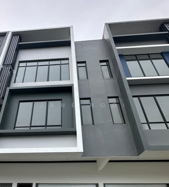 Shop for Rent in Austin Crest (Johor Bahru) - Jane Ngoi - Exterior - PropertyGuru.com.my