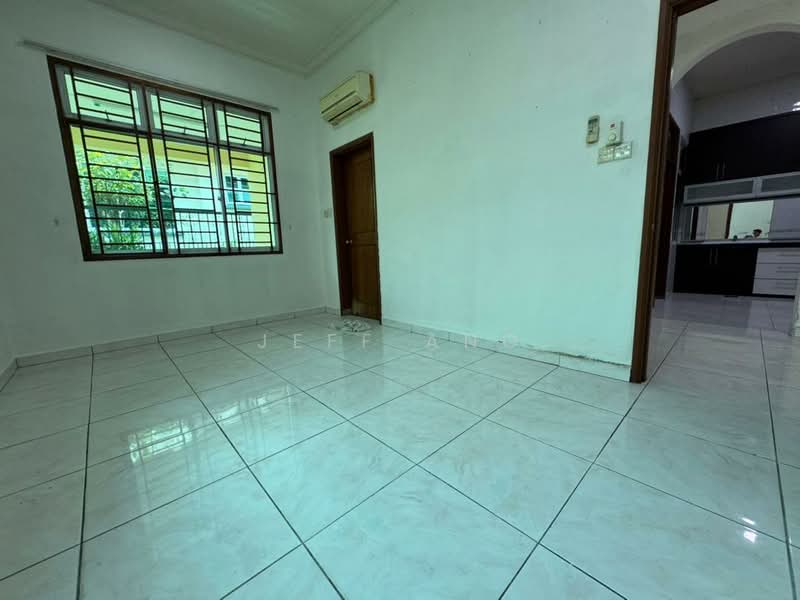 Rumah Berkembar untuk Dijual di Taman Perling (Perling) - Jeff Ang - Living Room - PropertyGuru.com.my