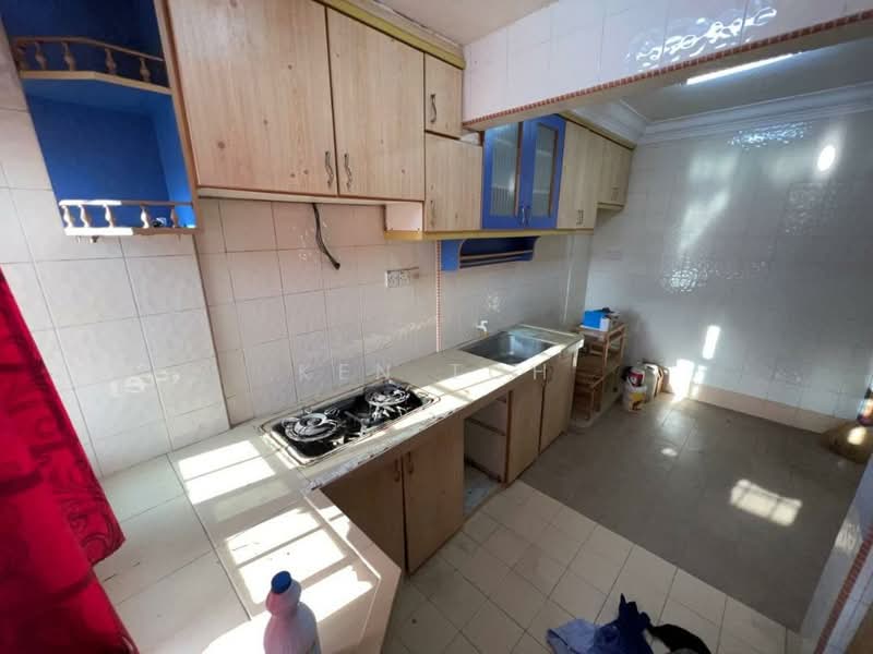 Pangsapuri untuk Dijual di Kiambang Apartment - Ken Toh - Kitchen - PropertyGuru.com.my