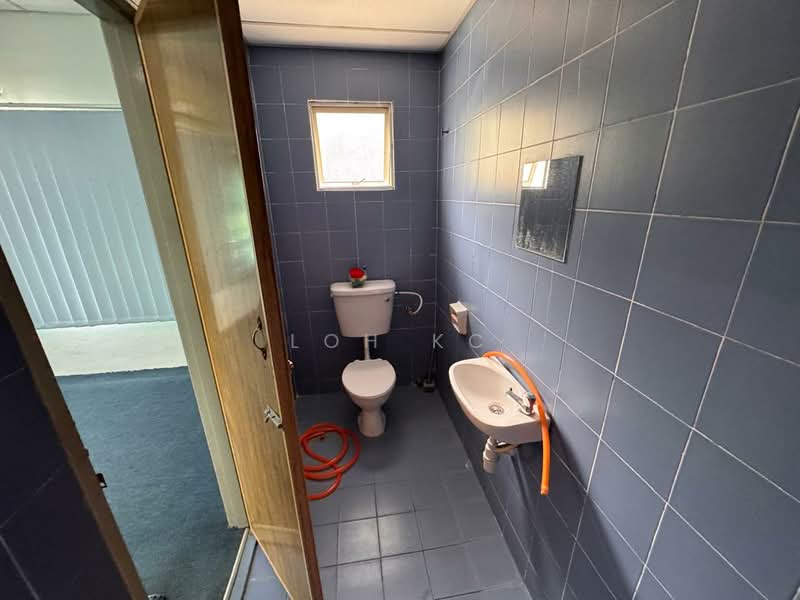 Shop / Office for Rent in Wangsa Maju (Kuala Lumpur) - Loh KC - Bathroom - PropertyGuru.com.my