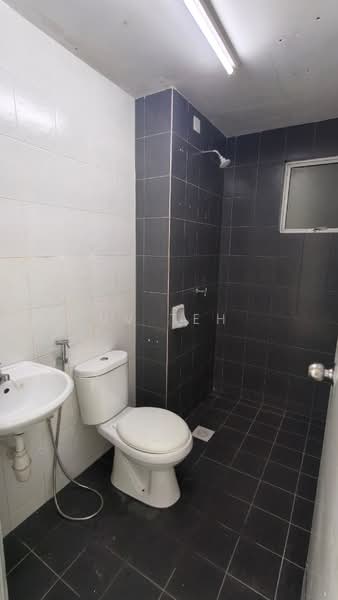 Condominium for Rent at Scott Towers @ Larkin JB - UV Teh - Bathroom - PropertyGuru.com.my