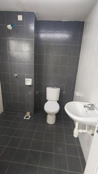 Condominium for Rent at Scott Towers @ Larkin JB - UV Teh - Bathroom - PropertyGuru.com.my