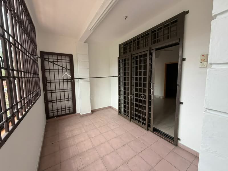 Rumah Teres 2 Tingkat untuk Disewa di Taman Pelangi Indah (Ulu Tiram) - Jane Ngoi - Balcony - PropertyGuru.com.my