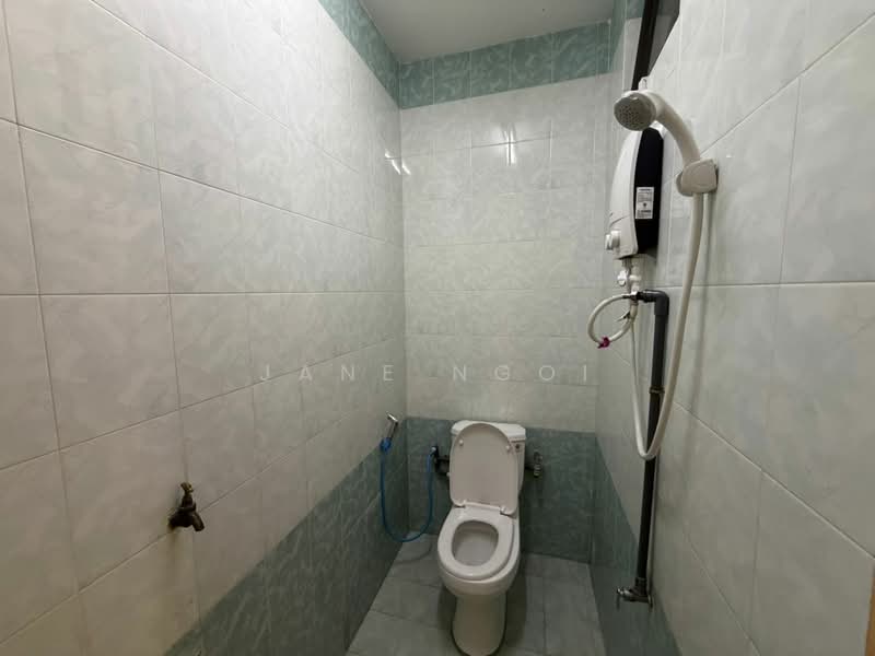 Rumah Teres 2 Tingkat untuk Disewa di Taman Pelangi Indah (Ulu Tiram) - Jane Ngoi - Bathroom - PropertyGuru.com.my