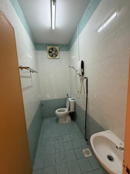 Rumah Teres 2 Tingkat untuk Disewa di Taman Pelangi Indah (Ulu Tiram) - Jane Ngoi - Bathroom - PropertyGuru.com.my
