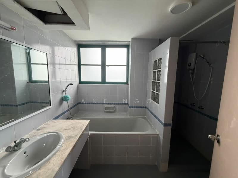 Condominium for Rent at The Straits View Condominium - Jane Ngoi - Bathroom - PropertyGuru.com.my