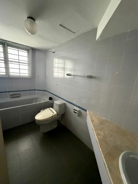 Condominium for Rent at The Straits View Condominium - Jane Ngoi - Bathroom - PropertyGuru.com.my