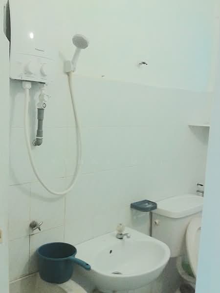 Pangsapuri untuk Disewa di Taman Pekaka Block 31 - Kenny Ooi - Bathroom - PropertyGuru.com.my