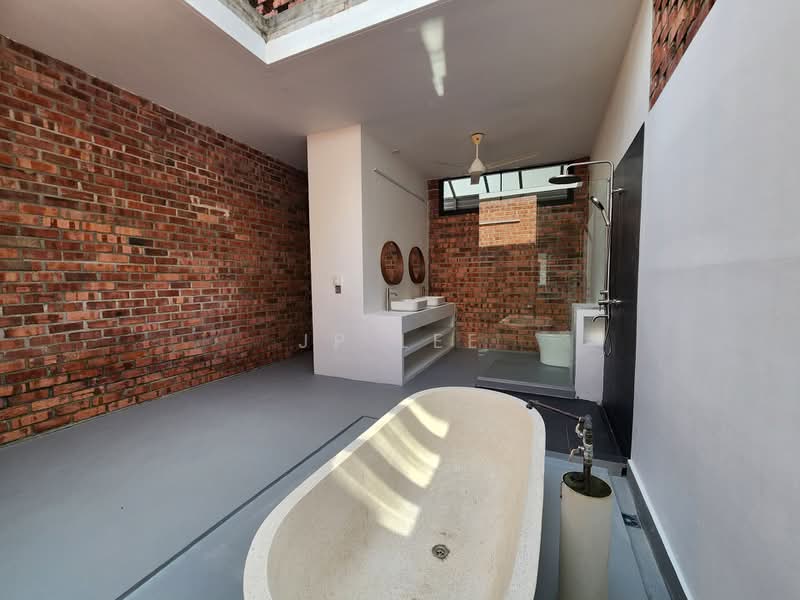 Rumah Banglo untuk Dijual di Leisure Farm (Gelang Patah) - JP Lee - Bathroom - PropertyGuru.com.my