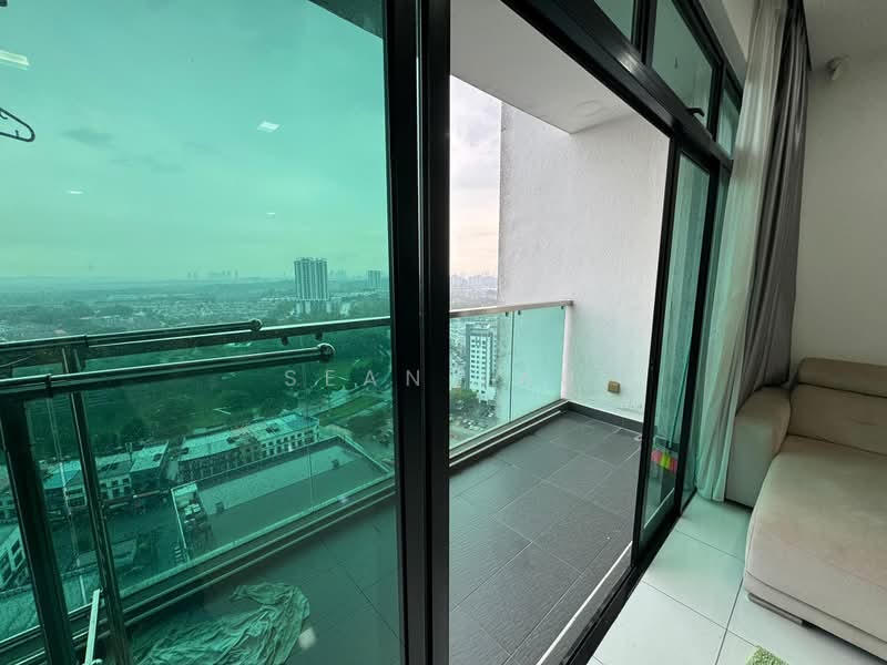 Servis Apartment untuk Dijual di Sky Loft Premium Suites - Sean Lau - Balcony - PropertyGuru.com.my