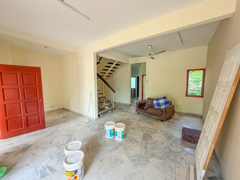 Rumah Teres untuk Dijual di Alam Damai (Cheras) - Firdaus Husin - Living Room - PropertyGuru.com.my