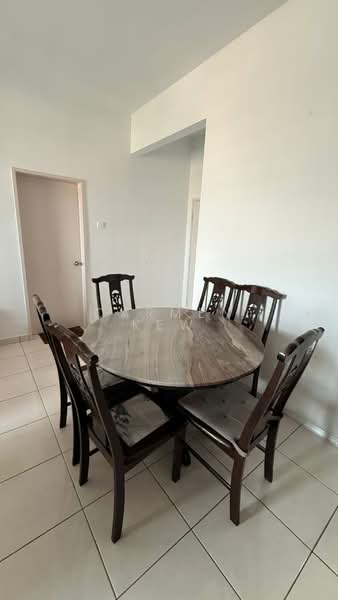 Pangsapuri untuk Disewa di Seri Topaz - Carmen Kew - Dining Room - PropertyGuru.com.my