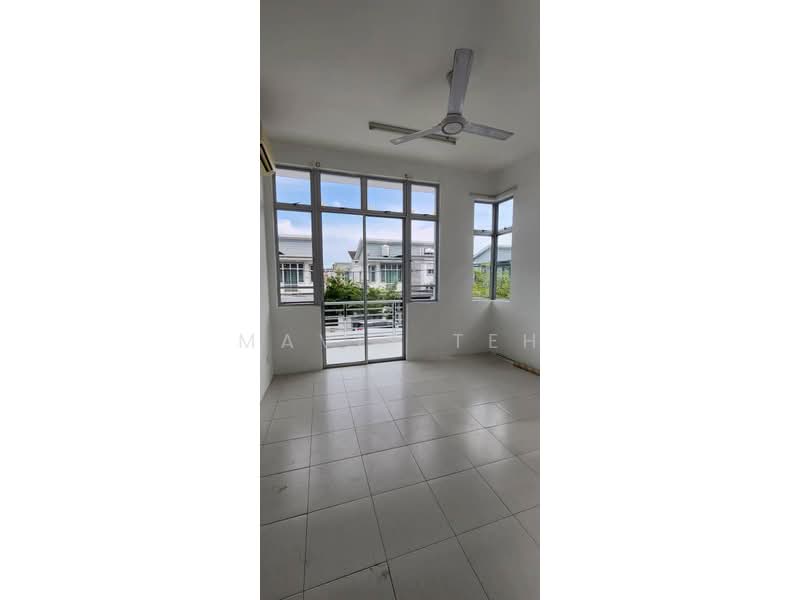 Semi-Detached House for Sale in Bandar Saujana Putra (Tanjong Duabelas) - Mavis Teh - Balcony - PropertyGuru.com.my