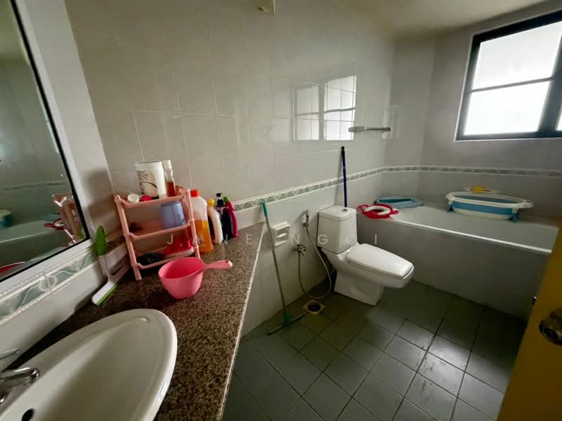 Condominium for Rent at The Straits View Condominium - Jane Ngoi - Bathroom - PropertyGuru.com.my