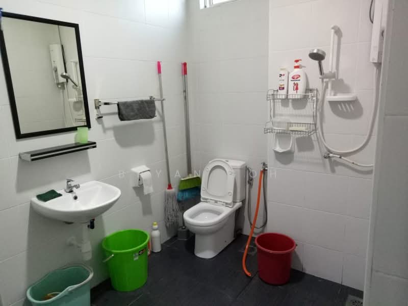 Service Residence for Sale at THE SENAI GARDEN (PANGSAPURI IMPIAN SENAI) - Bryan Goh - Bathroom - PropertyGuru.com.my