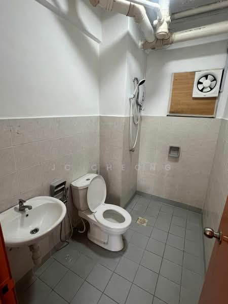 Condominium for Rent at Bayu Tasik 1 - JC Cheong - Bathroom - PropertyGuru.com.my