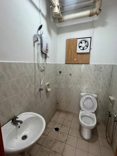 Condominium for Rent at Bayu Tasik 1 - JC Cheong - Bathroom - PropertyGuru.com.my