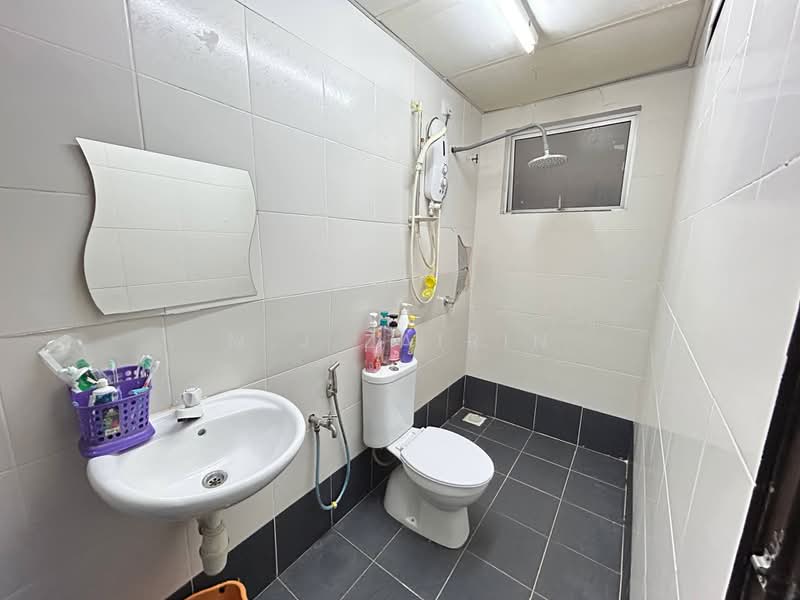 Service Residence for Sale at Amara - M.J Zairin - Bathroom - PropertyGuru.com.my