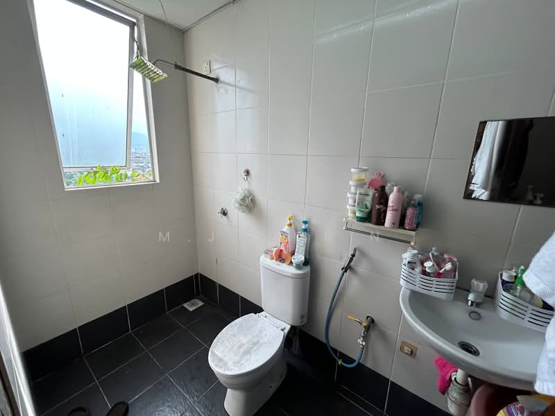 Service Residence for Sale at Amara - M.J Zairin - Bathroom - PropertyGuru.com.my