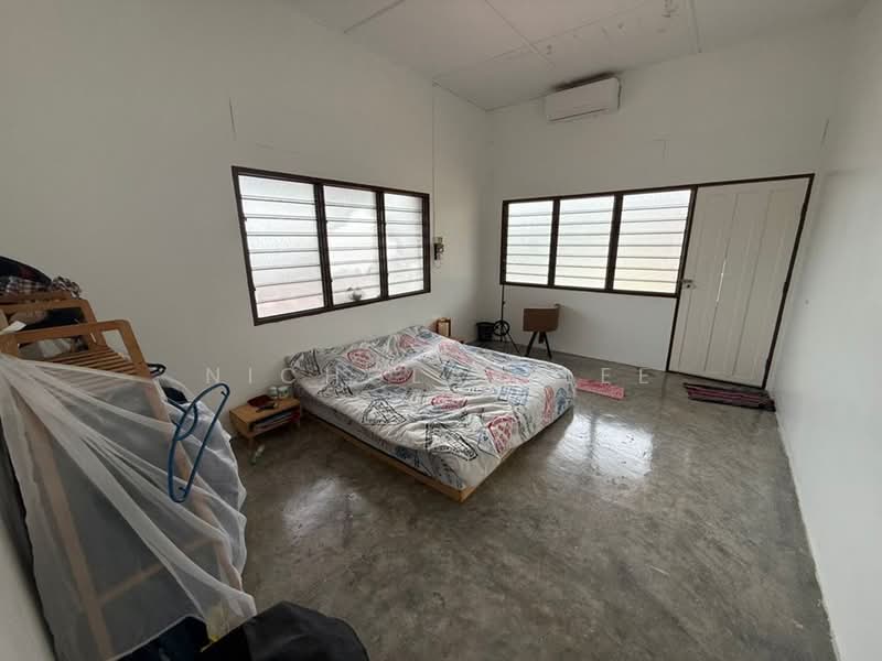Semi-Detached House for Sale in Taman Golden Dragon (Kampar) - Nicholas Lee - Bedroom - PropertyGuru.com.my