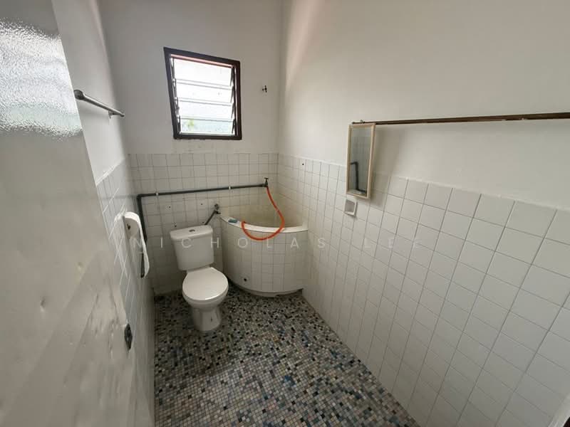 Semi-Detached House for Sale in Taman Golden Dragon (Kampar) - Nicholas Lee - Bathroom - PropertyGuru.com.my