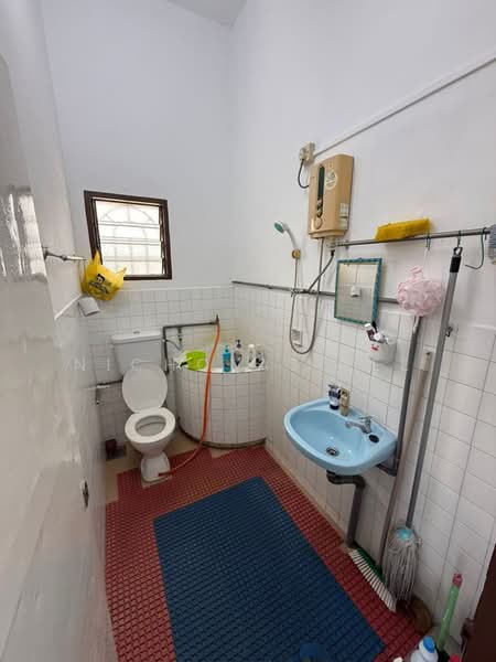 Semi-Detached House for Sale in Taman Golden Dragon (Kampar) - Nicholas Lee - Bathroom - PropertyGuru.com.my