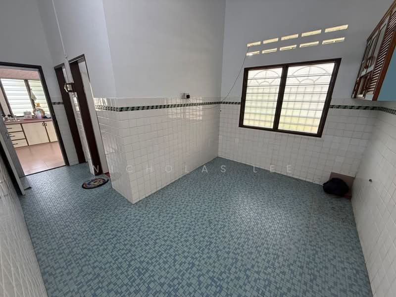 Semi-Detached House for Sale in Taman Golden Dragon (Kampar) - Nicholas Lee - Kitchen - PropertyGuru.com.my