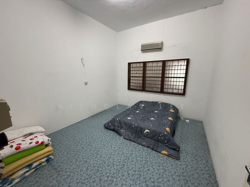 Semi-Detached House for Sale in Taman Golden Dragon (Kampar) - Nicholas Lee - Bedroom - PropertyGuru.com.my