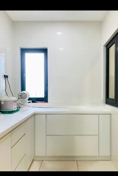 Kondominium untuk Dijual di Sky Condominium (Skyz Residence) - Pearl Ho - Kitchen - PropertyGuru.com.my