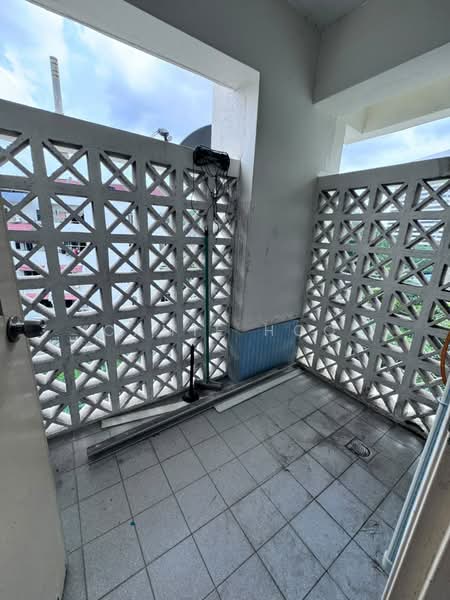 Kondominium untuk Dijual di Danau Idaman - Camie Hoo - Balcony - PropertyGuru.com.my