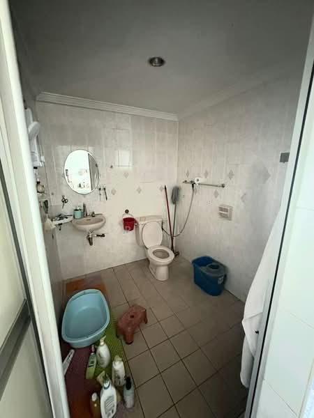 Rumah Teres 2 Tingkat untuk Dijual di Taman Putri Kulai (Kulai) - Karl Lim - Bathroom - PropertyGuru.com.my