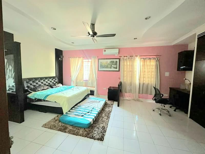 Rumah Teres 2 Tingkat untuk Dijual di Taman Putri Kulai (Kulai) - Karl Lim - Bedroom - PropertyGuru.com.my