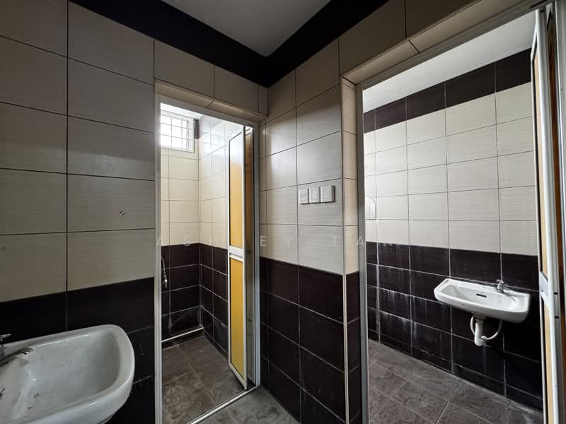 Kilang untuk Disewa di Bukit Minyak (Penang) - Ashley Tan - Bathroom - PropertyGuru.com.my