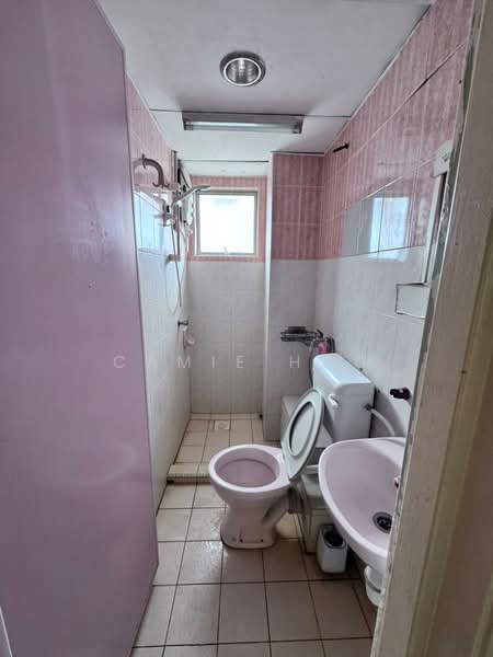 Kondominium untuk Disewa di Danau Idaman - Camie Hoo - Bathroom - PropertyGuru.com.my