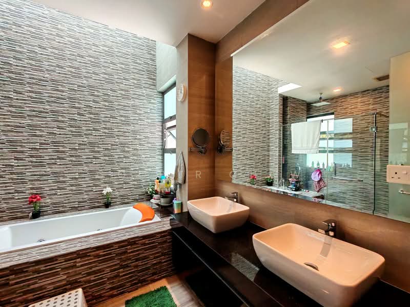 Rumah Banglo untuk Dijual di Taman Sains Selangor (Kota Damansara) - Cooper Chow - Bathroom - PropertyGuru.com.my