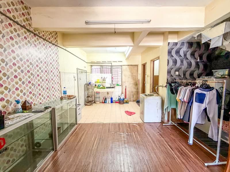 2-storey Terraced House for Sale in Bandar Seri Ehsan (Tanjong Duabelas) - Ilman Nahri - Kitchen - PropertyGuru.com.my