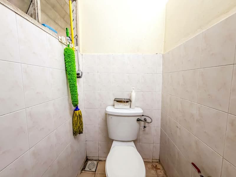 2-storey Terraced House for Sale in Bandar Seri Ehsan (Tanjong Duabelas) - Ilman Nahri - Bathroom - PropertyGuru.com.my