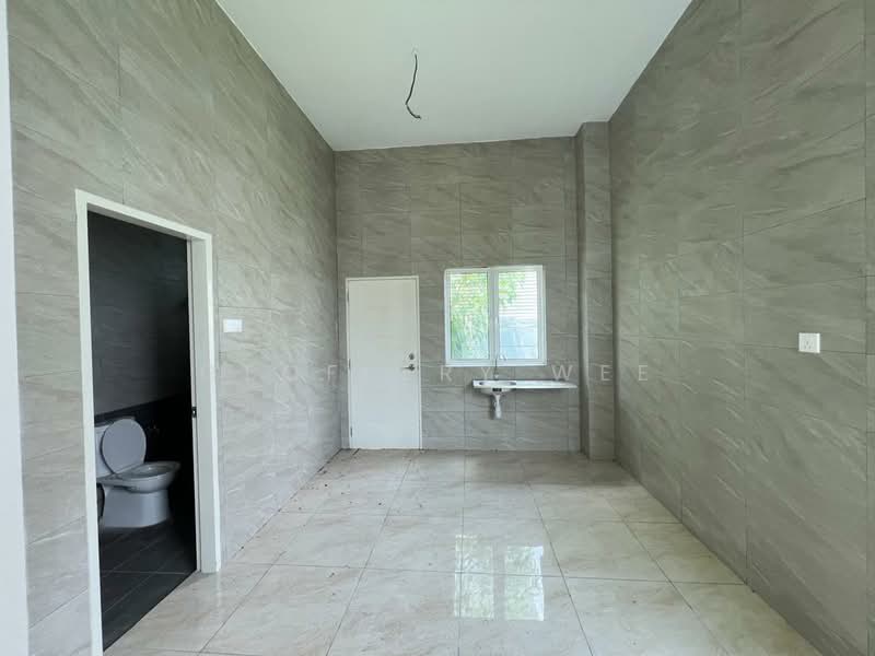 Semi-Detached House for Sale in Taman Klebang Utama (Klebang) - Geoffery Wee - Bathroom - PropertyGuru.com.my