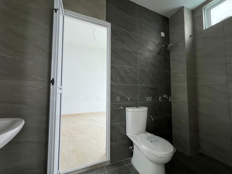 Semi-Detached House for Sale in Taman Klebang Utama (Klebang) - Geoffery Wee - Bathroom - PropertyGuru.com.my