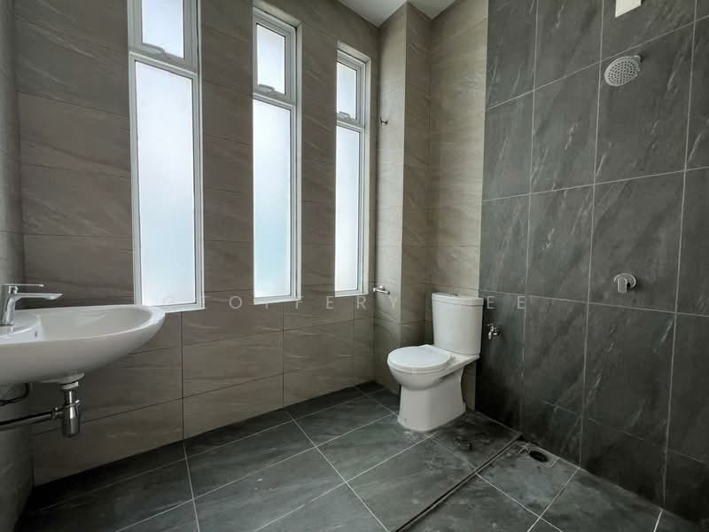 Semi-Detached House for Sale in Taman Klebang Utama (Klebang) - Geoffery Wee - Bathroom - PropertyGuru.com.my
