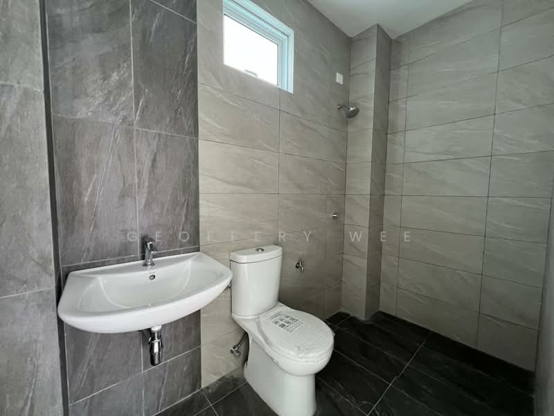 Semi-Detached House for Sale in Taman Klebang Utama (Klebang) - Geoffery Wee - Bathroom - PropertyGuru.com.my