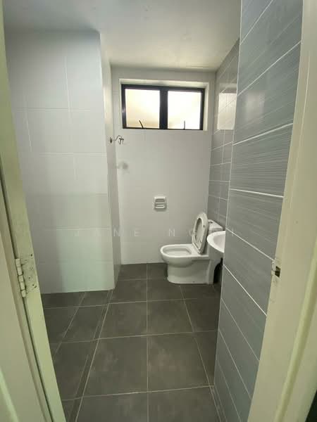 Service Residence for Rent at Sky Oasis Residence (Pangsapuri Oasis 1) - Jane Ngoi - Bathroom - PropertyGuru.com.my