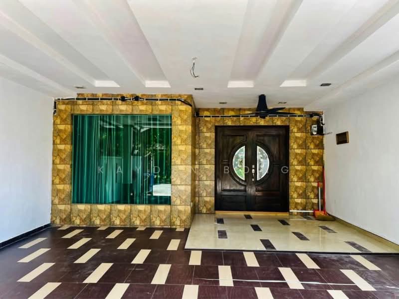 Rumah Teres 2 Tingkat untuk Dijual di TTDI Jaya (Shah Alam) - Kayden Bong - Entrance - PropertyGuru.com.my