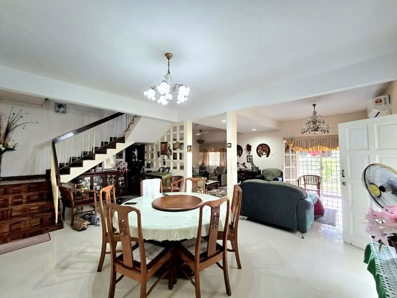 Semi-Detached House for Sale in Kajang (Selangor) - Mahirah . - Living Room - PropertyGuru.com.my